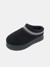 Load image into Gallery viewer, Wild Diva Sherpa Slides (black)