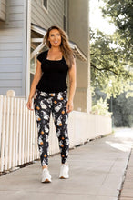 Load image into Gallery viewer, Halloween Butter Leggings!