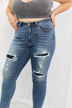 Load image into Gallery viewer, Judy Blue* Dahlia Patch Jeans