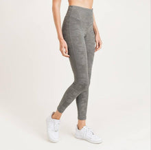 Load image into Gallery viewer, Textured Camo Leggings