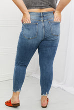 Load image into Gallery viewer, Judy Blue* Dahlia Patch Jeans