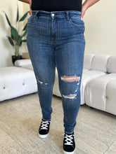 Load image into Gallery viewer, Judy Blue* Meet You There Skinny Jeans
