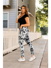 Load image into Gallery viewer, Marble Luxe Leggings (pockets)
