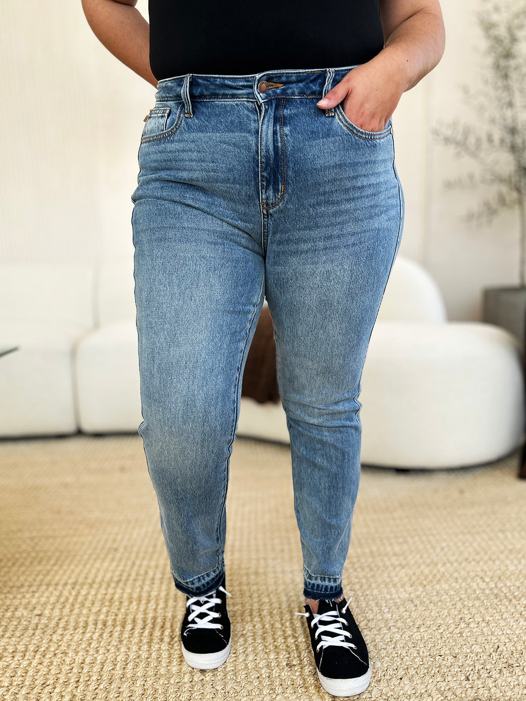 Judy Blue* Rigid Magic Release Hem Jeans (mid rise)