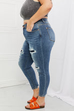 Load image into Gallery viewer, Judy Blue* Dahlia Patch Jeans

